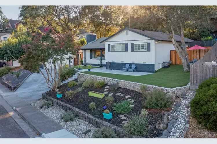 Single-family house For Sale in 537, Amber Way, Petaluma, California