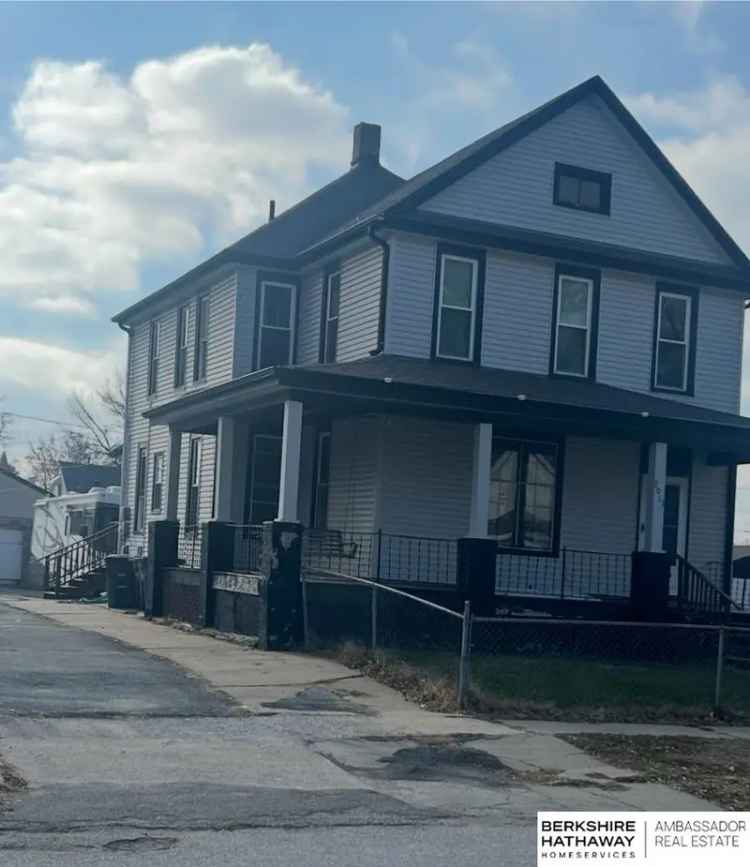 Single-family house For Sale in 2011, 7th Avenue, Council Bluffs, Iowa