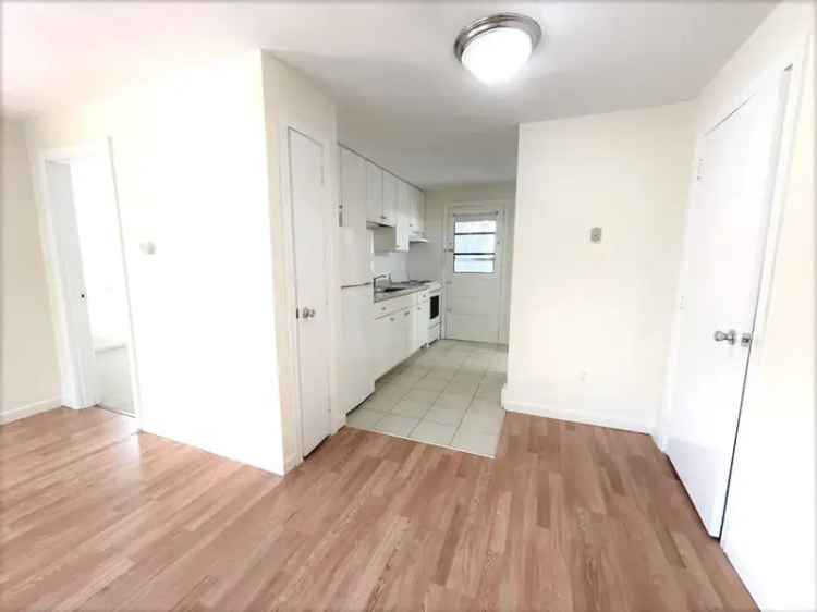 Updated 1-Bedroom Apartment near Woburn Common