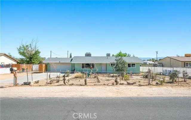 Single-family house For Sale in Apple Valley, California