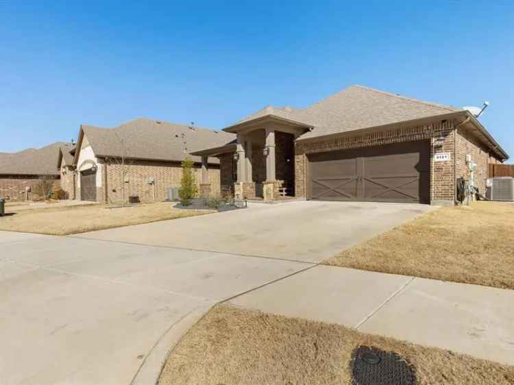 Single-family house For Rent in Arlington, Texas