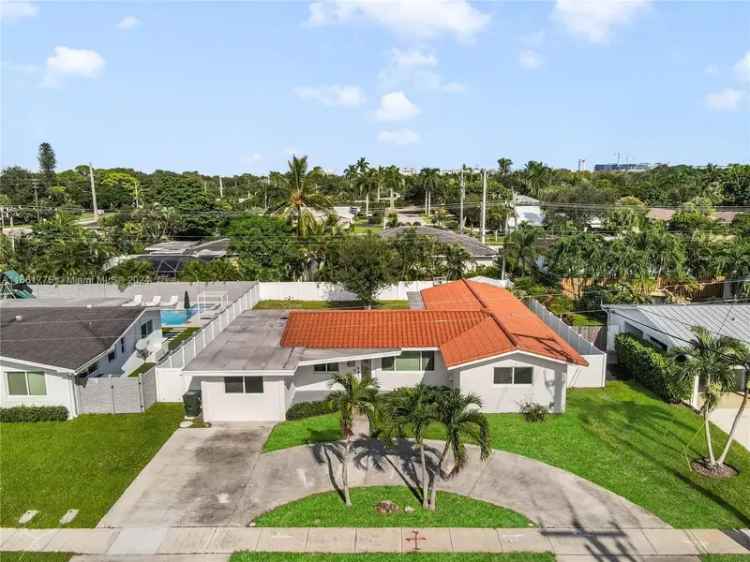 Single-family house For Sale in Boca Raton, Florida