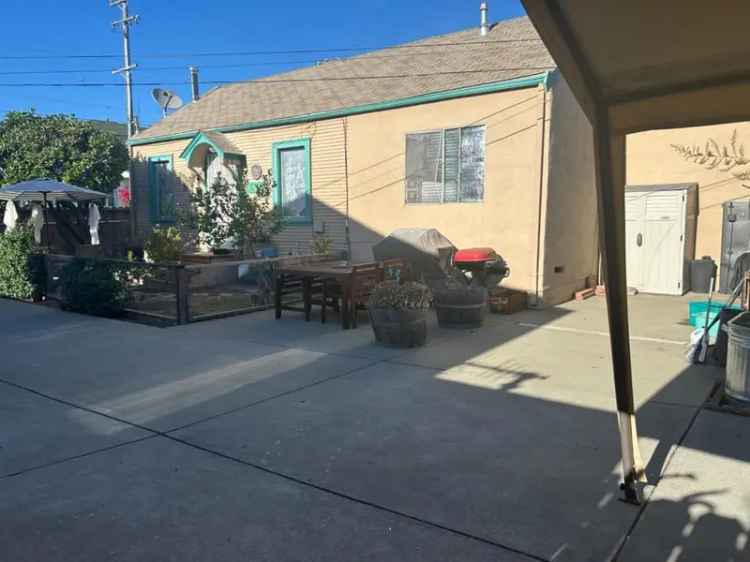 Multi-family house For Sale in Oakland, California