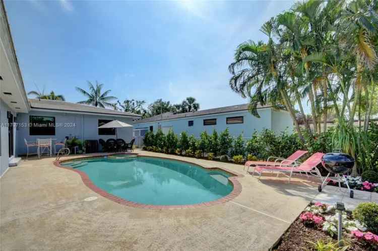 Single-family house For Sale in Lake Worth Beach, Florida