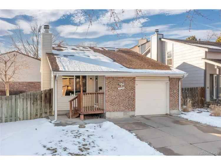 Single-family house For Sale in Arvada, Colorado