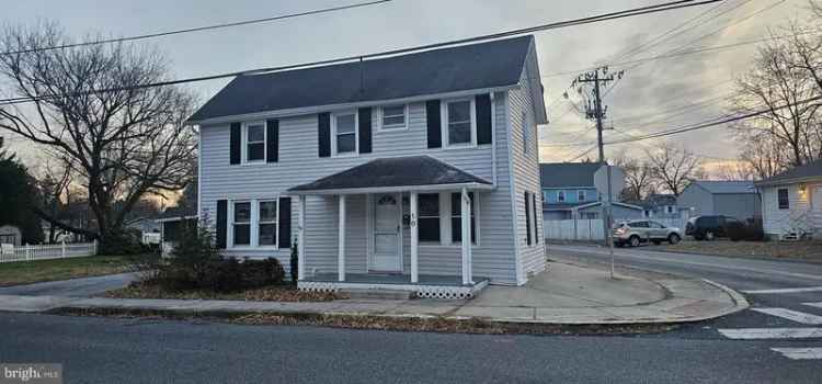 Single-family house For Sale in 50, Front Street, Wyoming, Delaware