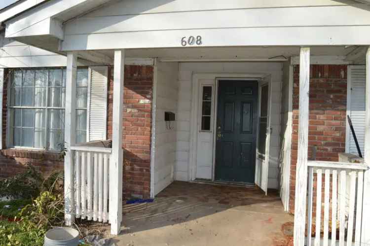 Single-family house For Sale in 608, Terry Drive, Benton, Arkansas