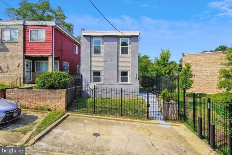 Single-family house For Sale in 5338, Jay Street Northeast, Washington, District of Columbia