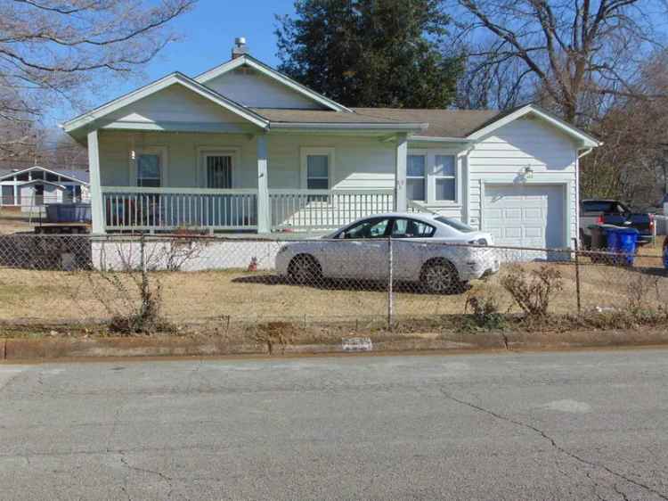 Single-family house For Sale in 227, Trade Street, Florence, Alabama