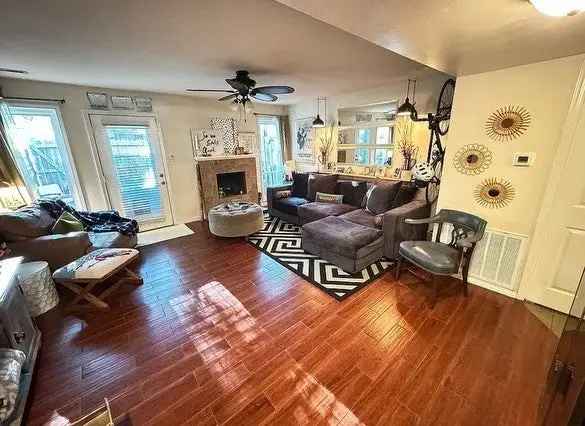 House For Sale in 1959, North East Oaks Drive, Fayetteville, Arkansas