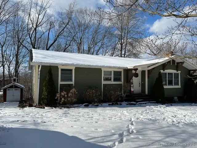 Single-family house For Sale in 125, High Hill Road, Meriden, Connecticut