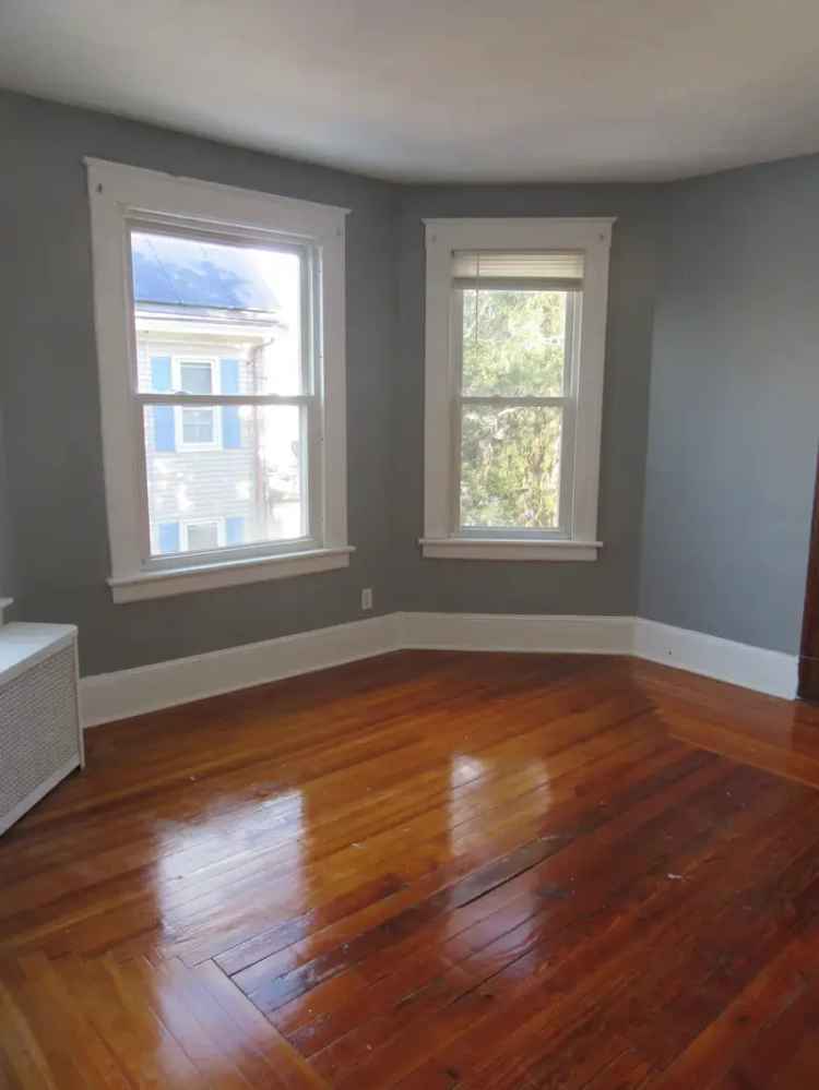 3-Bedroom Apartment for Rent - Newly Renovated