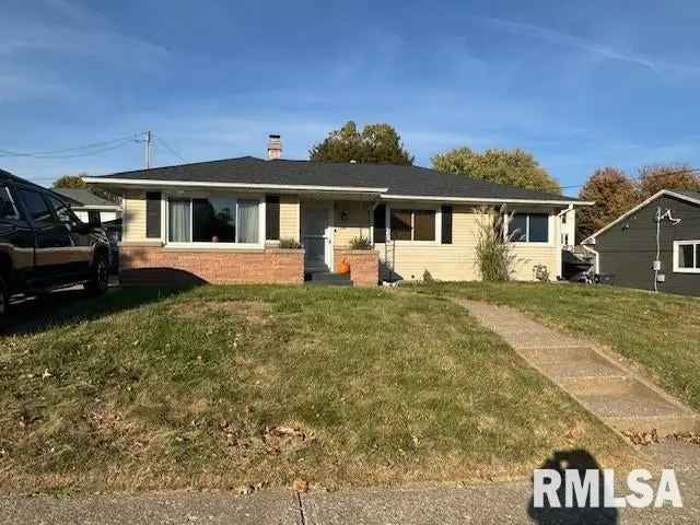 Single-family house For Sale in 314, 17th Avenue North, Clinton, Iowa