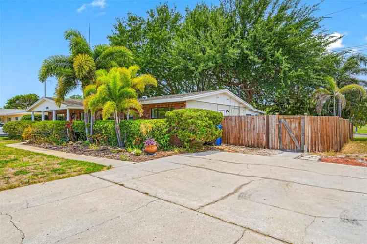 Single-family house For Sale in 8296, 15th Way North, Saint Petersburg, Florida