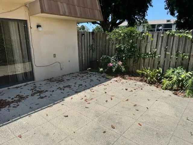 House For Sale in 552, Green Springs Place, West Palm Beach, Florida