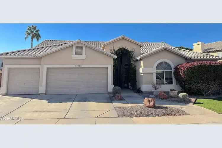 Single-family house For Sale in 758, South Lagoon Drive, Gilbert, Arizona