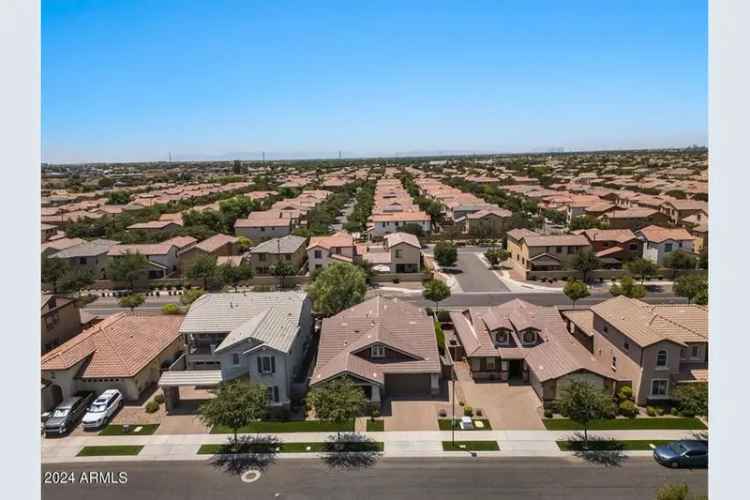 Single-family house For Sale in 2102, South Nancy Lane, Gilbert, Arizona