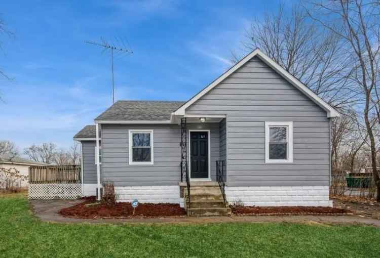 Single-family house For Sale in 7711, Marshall Street, Merrillville, Indiana