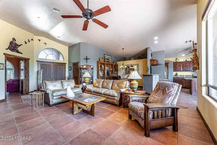 Single-family house For Sale in 792, East Vault Mine Court, Green Valley, Arizona