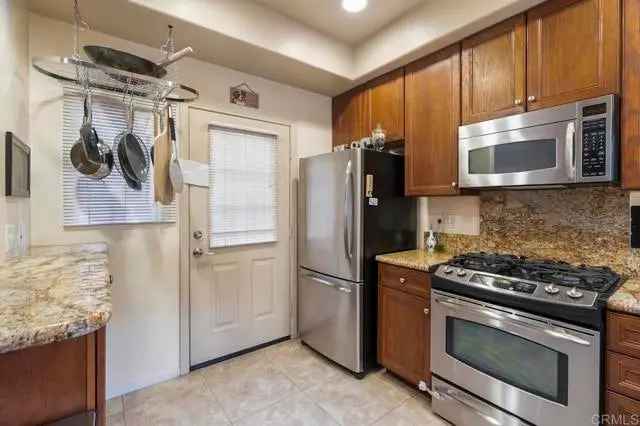 Single-family house For Sale in 283, Richland Road, San Marcos, California