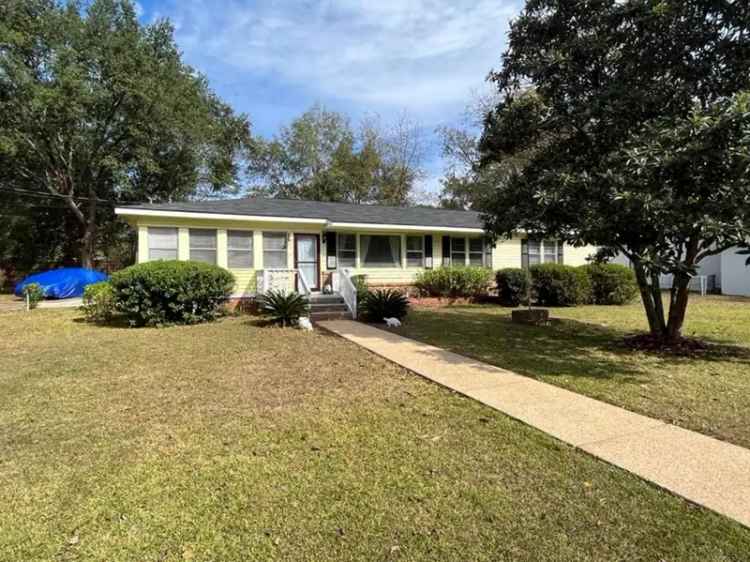 Single-family house For Sale in Dothan, Alabama