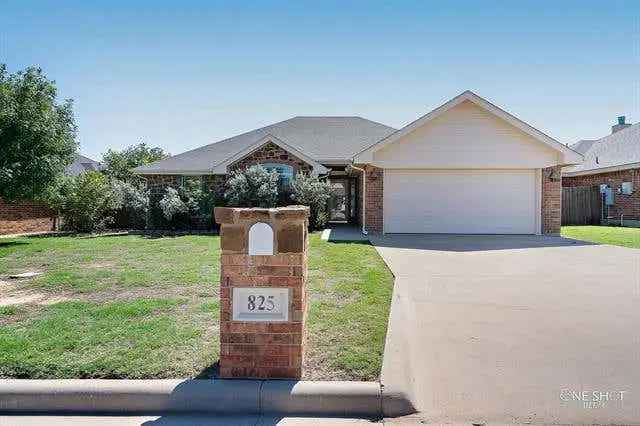 Single-family house For Sale in 825, Running Water Trail, Abilene, Texas