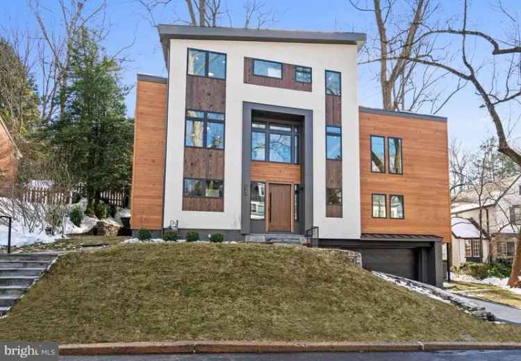 Single-family house For Sale in 5244, Watson Street Northwest, Washington, District of Columbia