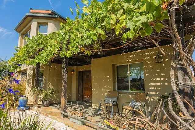 Single-family house For Sale in Los Angeles, California