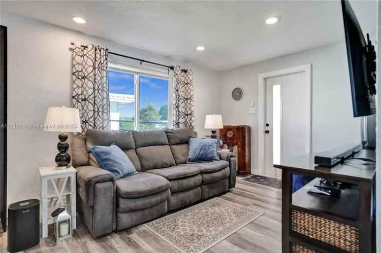 Single-family house For Sale in 413, Northwest 18th Avenue, Fort Lauderdale, Florida