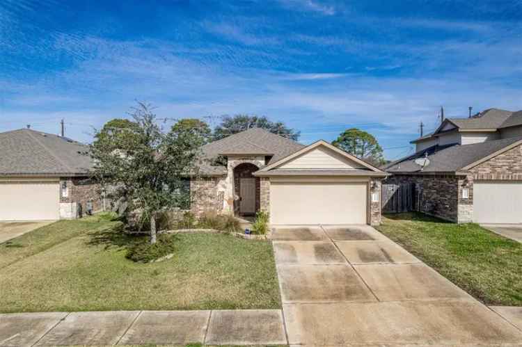 Single-family house For Sale in 3118, Specklebelly Drive, Baytown, Texas