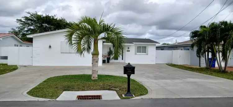 3 Bedroom Home for Rent in South Florida with Pool and Dock