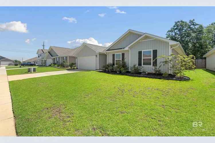 Single-family house For Sale in Robertsdale, Alabama