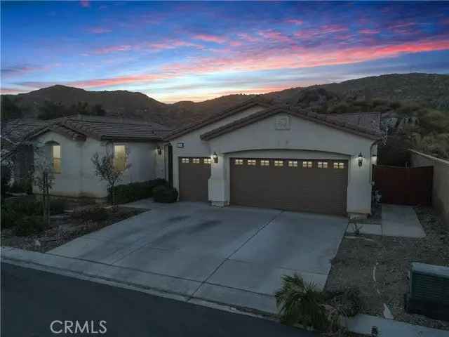 Single-family house For Sale in 679, Weir Drive, Hemet, California