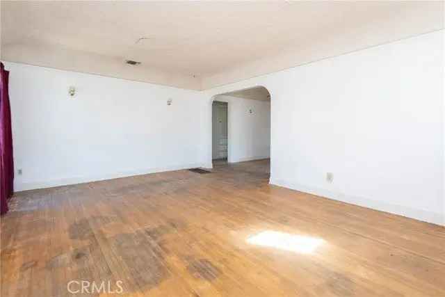 Single-family house For Sale in 10322, Plainview Avenue, Los Angeles, California