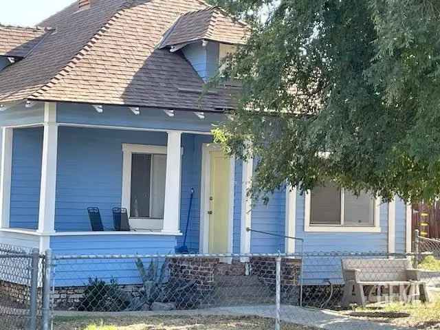 Multi-family house For Sale in Bakersfield, California