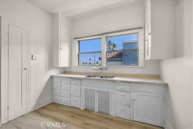 Multi-family house For Sale in 675, West 11th Street, Los Angeles, California