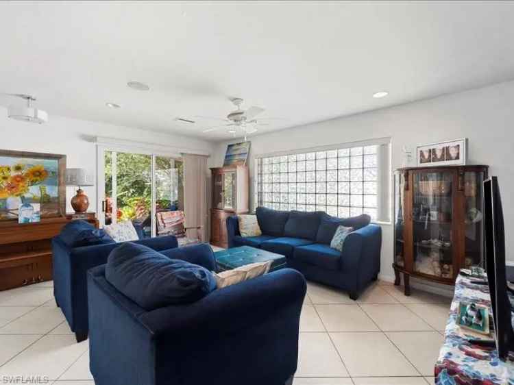 Single-family house For Sale in Naples, Florida