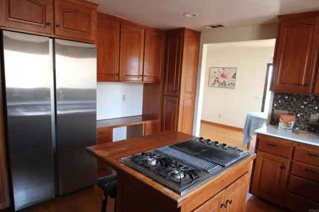 Single-family house For Sale in 3208, Grand Avenue, San Marcos, California