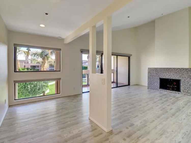 Condo For Sale in 426, Village Square West, Palm Springs, California