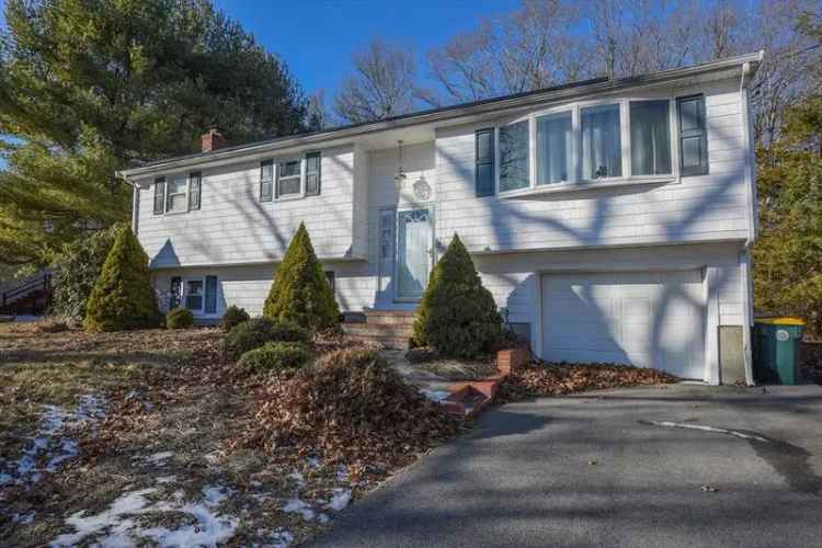 Single-family house For Sale in 150, Margaret Road, Abington, Massachusetts