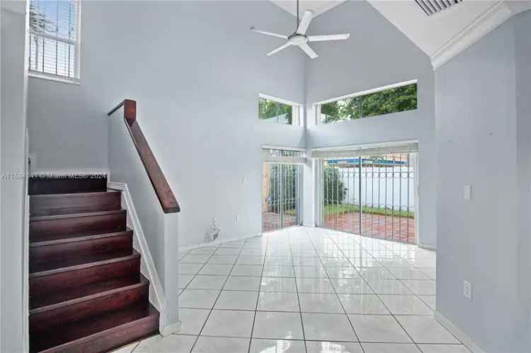 Single-family house For Sale in 8420, Northwest 1st Terrace, Hialeah, Florida