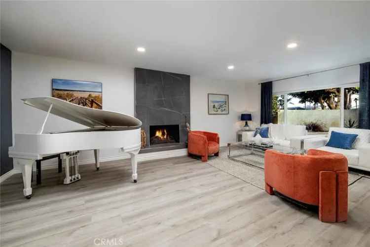 Single-family house For Sale in 16592, Grimaud Lane, Huntington Beach, California