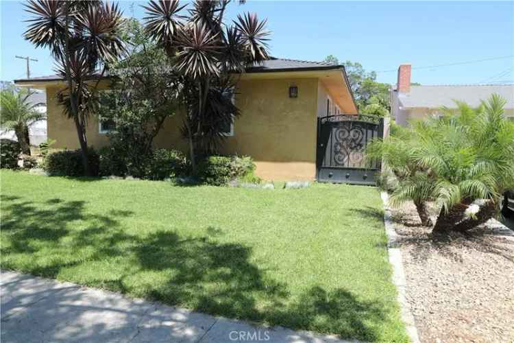 Single-family house For Sale in 1105, North Linwood Avenue, Santa Ana, California