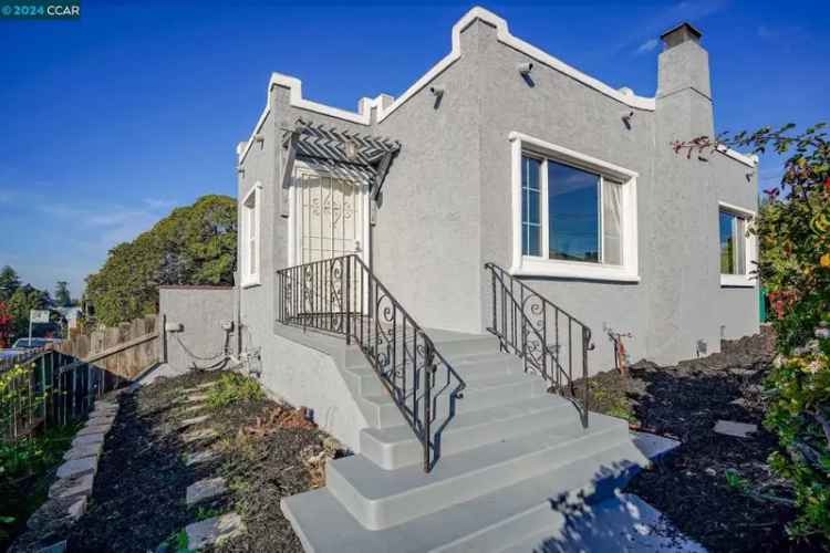 Single-family house For Sale in 3103, Stuart Street, Oakland, California