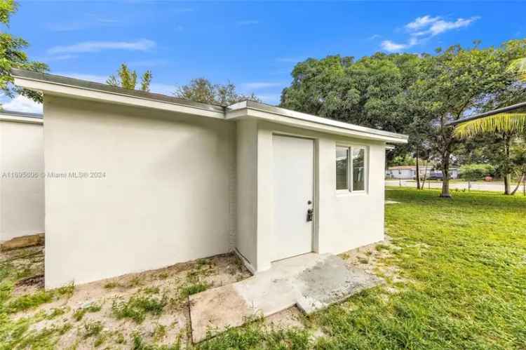 Single-family house For Sale in 12325, Northwest 17th Court, North Miami, Florida