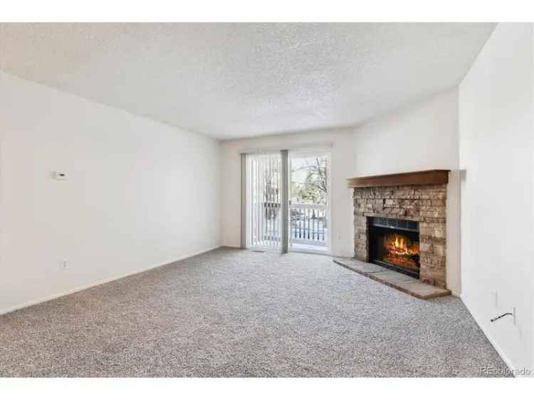 Single-family house For Sale in Arvada, Colorado