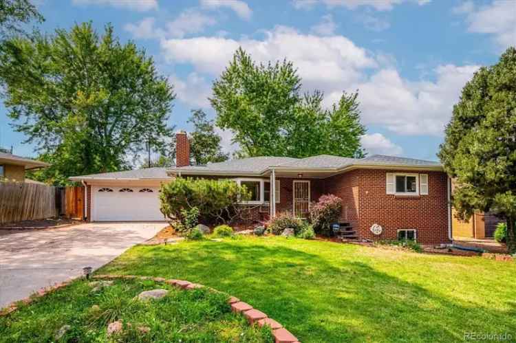 Single-family house For Sale in Wheat Ridge, Colorado