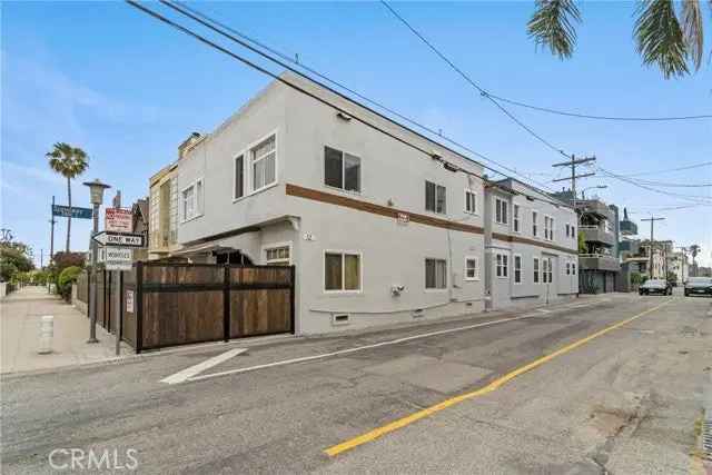 Multi-family house For Sale in 12, 25th Place, Los Angeles, California