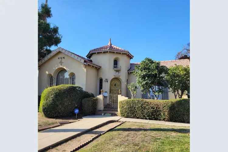 Single-family house For Sale in Long Beach, California