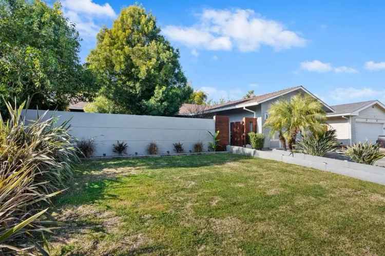 Single-family house For Sale in 8012, Westboro Way, Sacramento, California